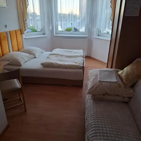 Harcerska 16 *